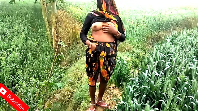 Indian Farmer Wife Working On Field Fucking Hardcore Outdoor Hindi Sex