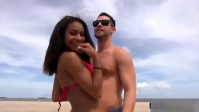 Black Slim Girlfriend Sexually Aroused In The Beach