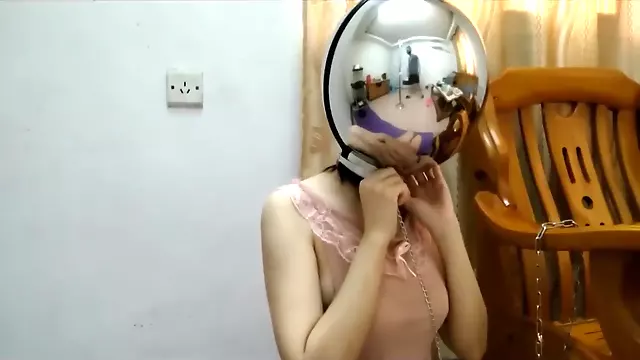Septum-clamped Girl In Sensory Deprivation (chinese)
