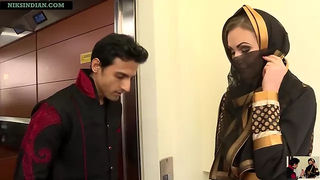 Indian Muslim wifey nailed in bootie and fuckbox by stranger