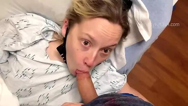 I BLEW MY BOYFRIEND IN THE HOSTPITAL PRE-OP ROOM - THE SURGEON ALMOST CAUGHT US!!! FT. SmartyKat314 and  dreamz
