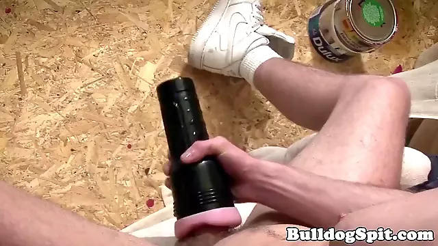 Solo ripped lad shoots a load on his jerking toy