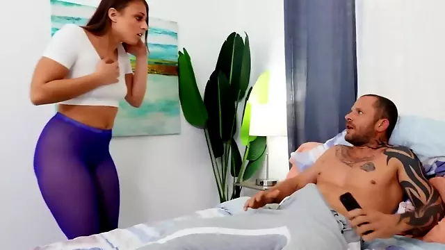 Young beauty makes boyfriend happy by letting drill her asshole