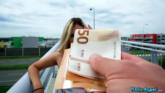 Blond Amateur, Amateur Voor Geld, Amateur Dikke Borsten, Hoer Met Grote Borsten, Dogging Blond