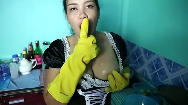 Blowjob & Maid Outfit! Thai Housekeeper The Blowjob Queen!