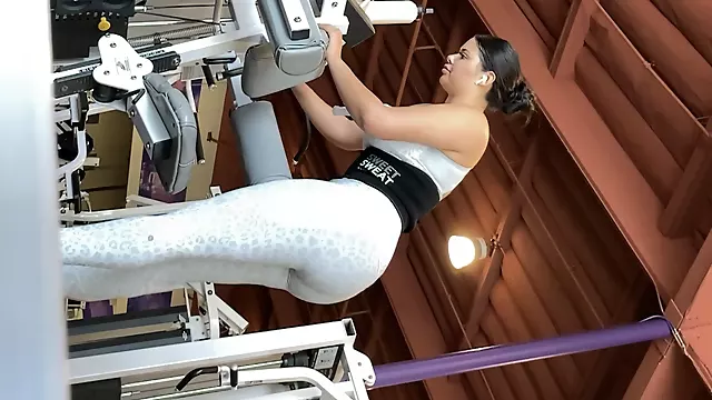 Big booty gym candid