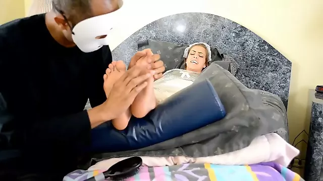 Tickling feet, maid feet, tickling