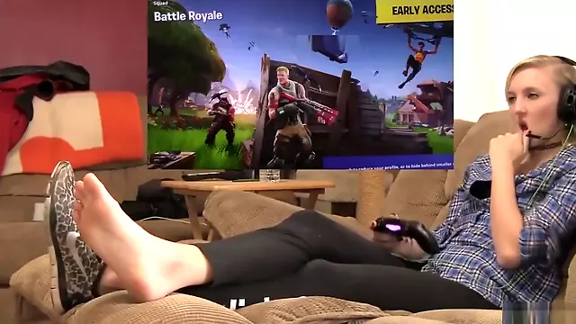 Trixie dominates nerds in Fortnite while teasing them with her feet