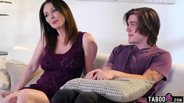 Mature Milf Stepmom Rayveness Has Sex With Her 22 Year Old Stepson