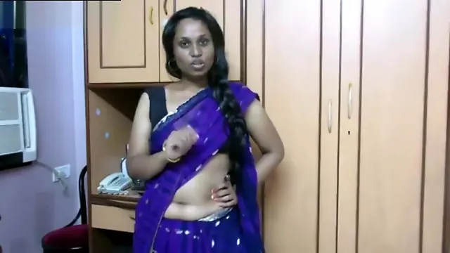 Hot Indian maid teasing while working on saree